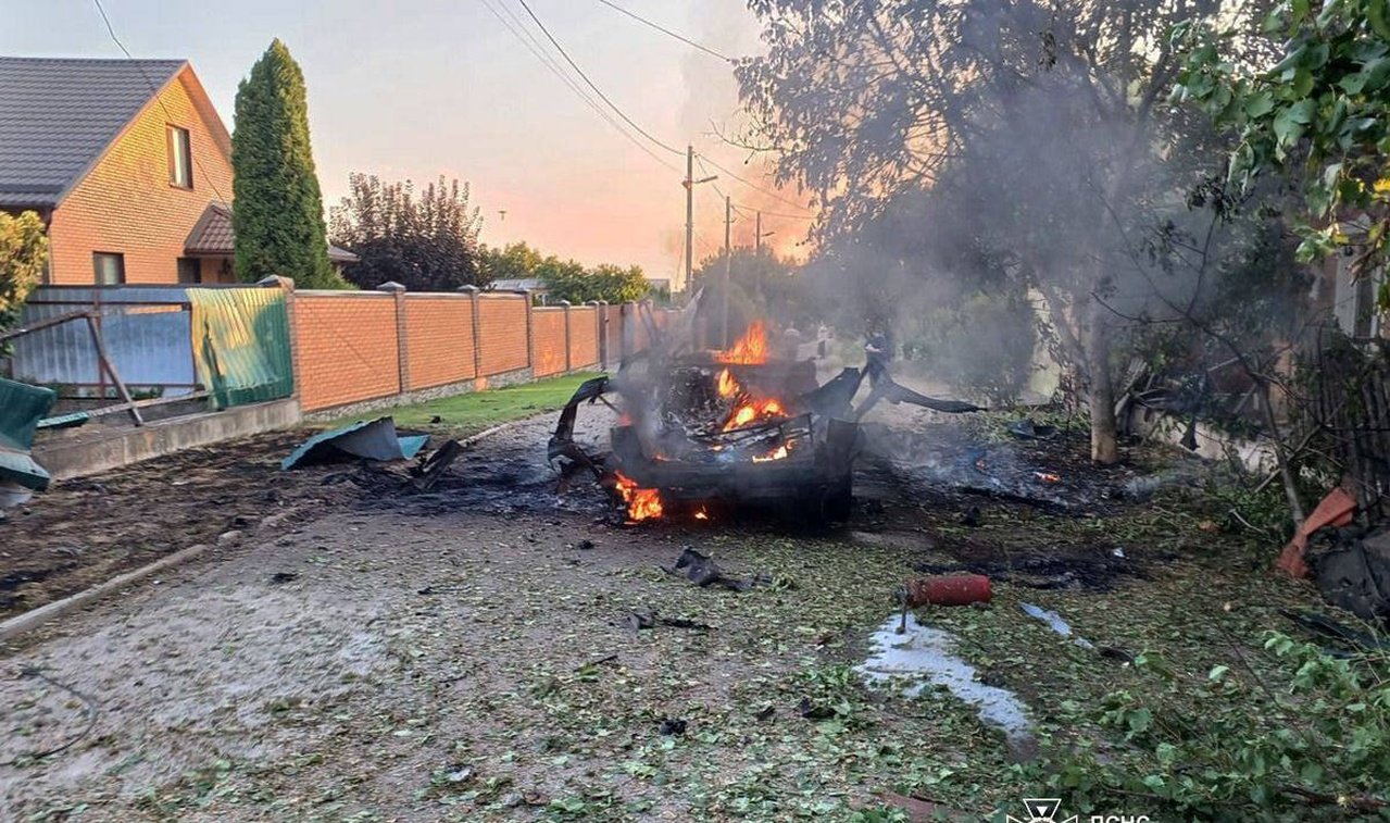 Горящий автомобиль в Никополе