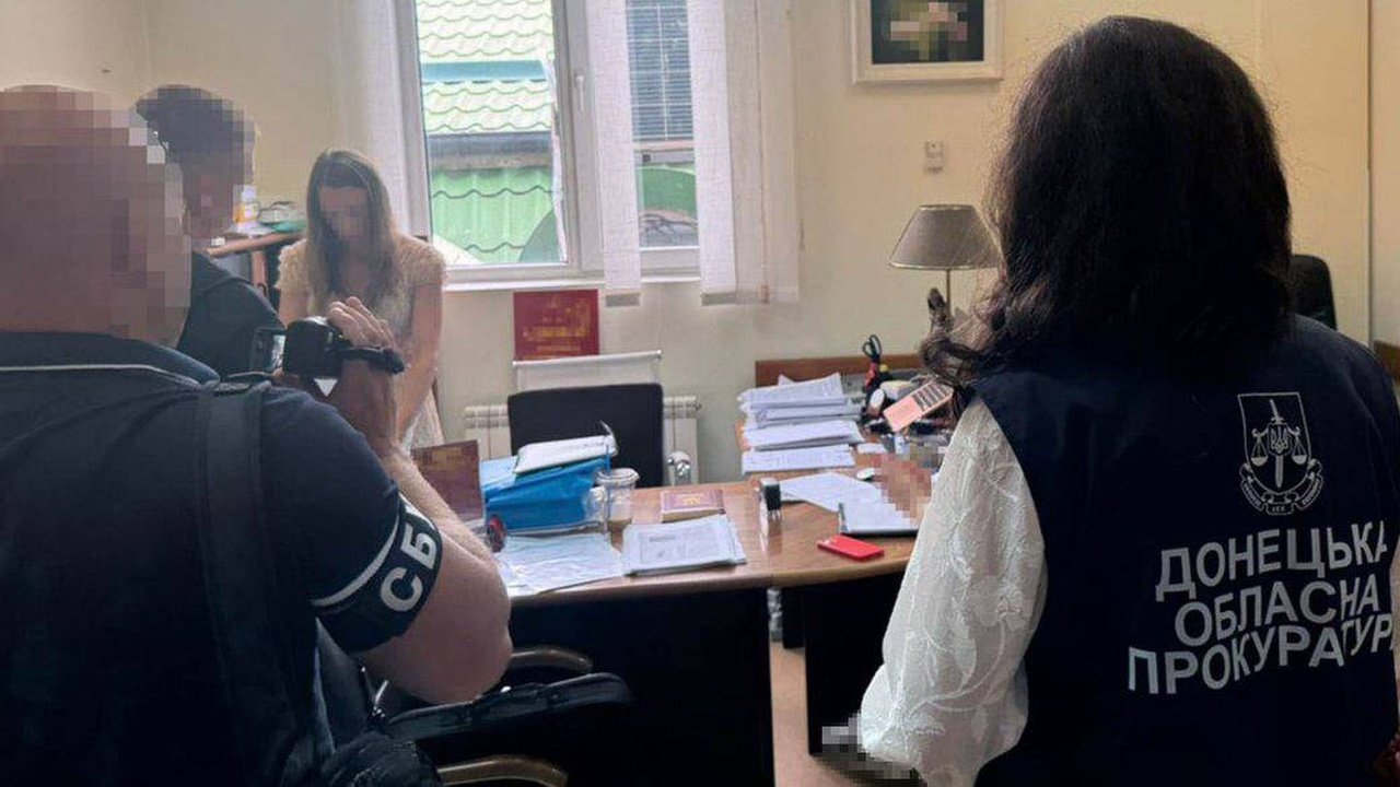 Адвокатка з Дніпра вимагала гроші у військового за законну демобілізацію