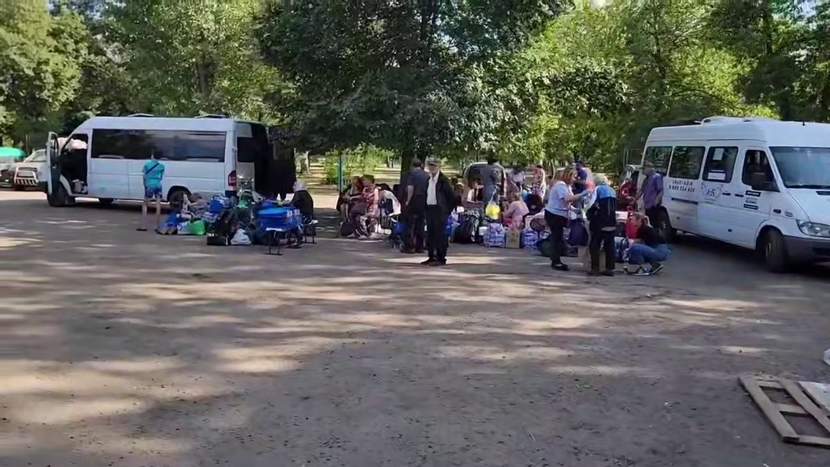 Переповнений транзитний пункт для переселенців у Павлограді, Донеччина, Дніпропетровщина, евакуйовані 2025
