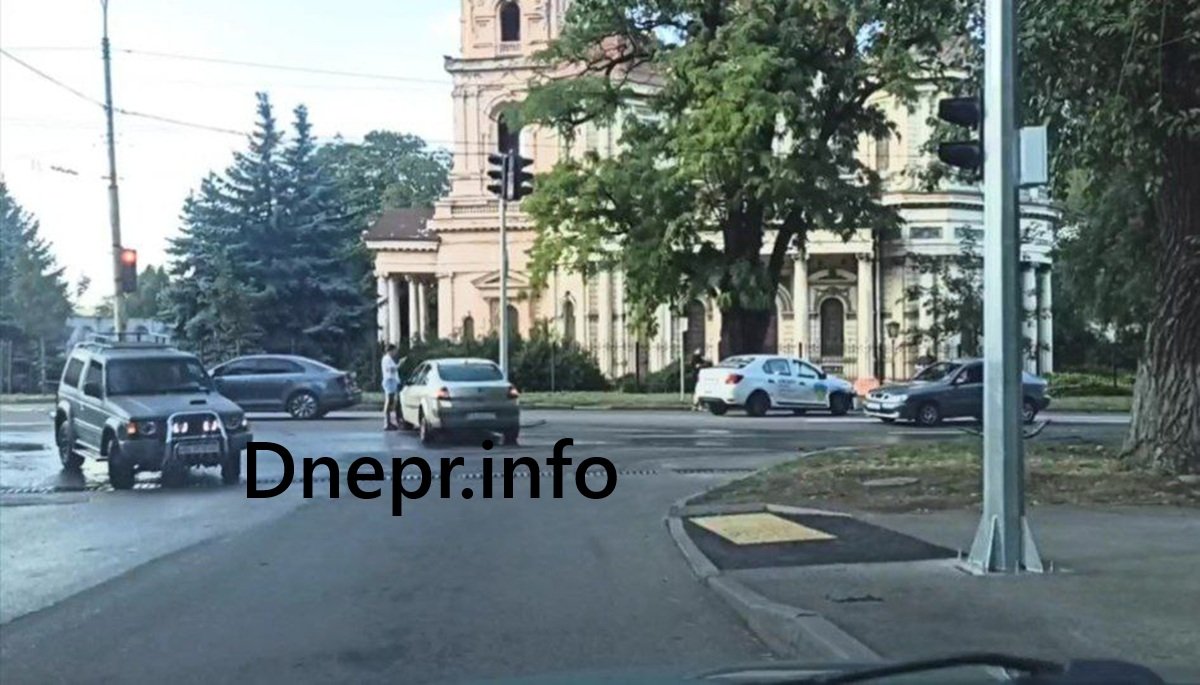ДТП в Днепре на проспекте Сергея Нигояна и на ж/м Победа - образовались пробки