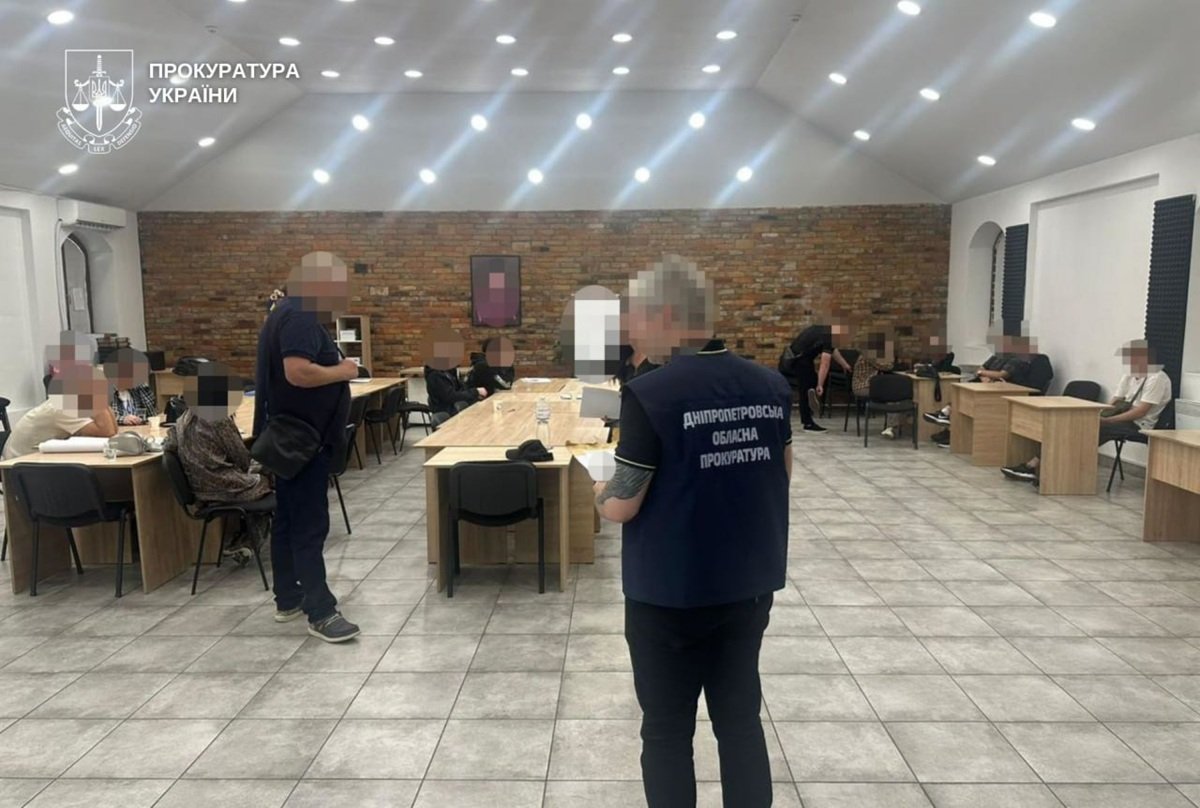 Колцентр Изъята техника и документы из мошеннических колл-центров в Днепре.