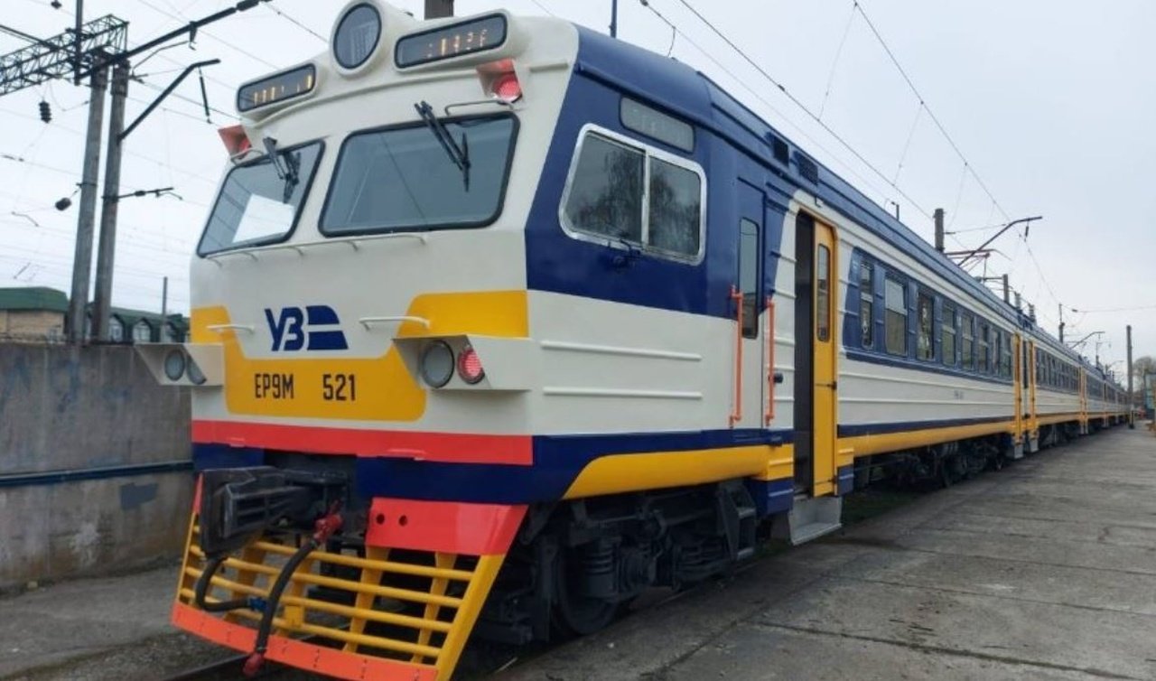 Пригородный поезд Укрзализныци