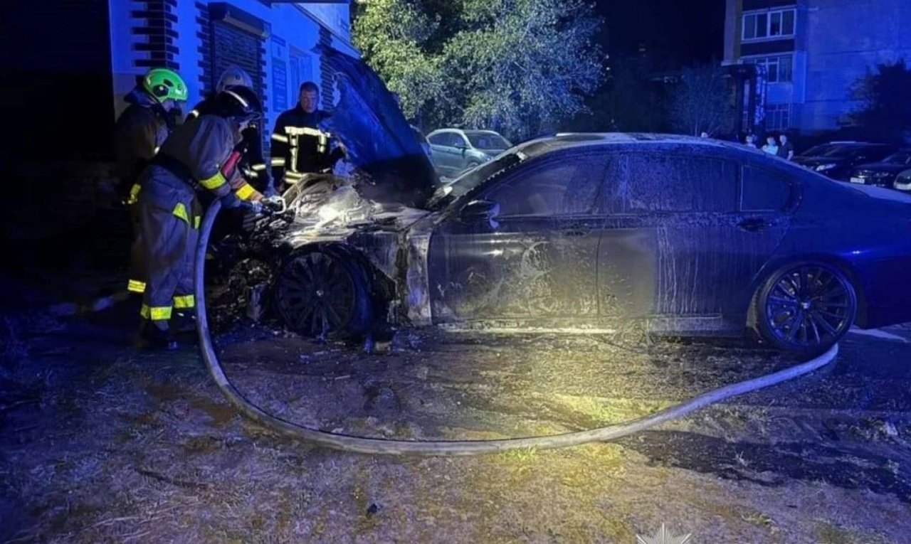 Спалене підлітком авто