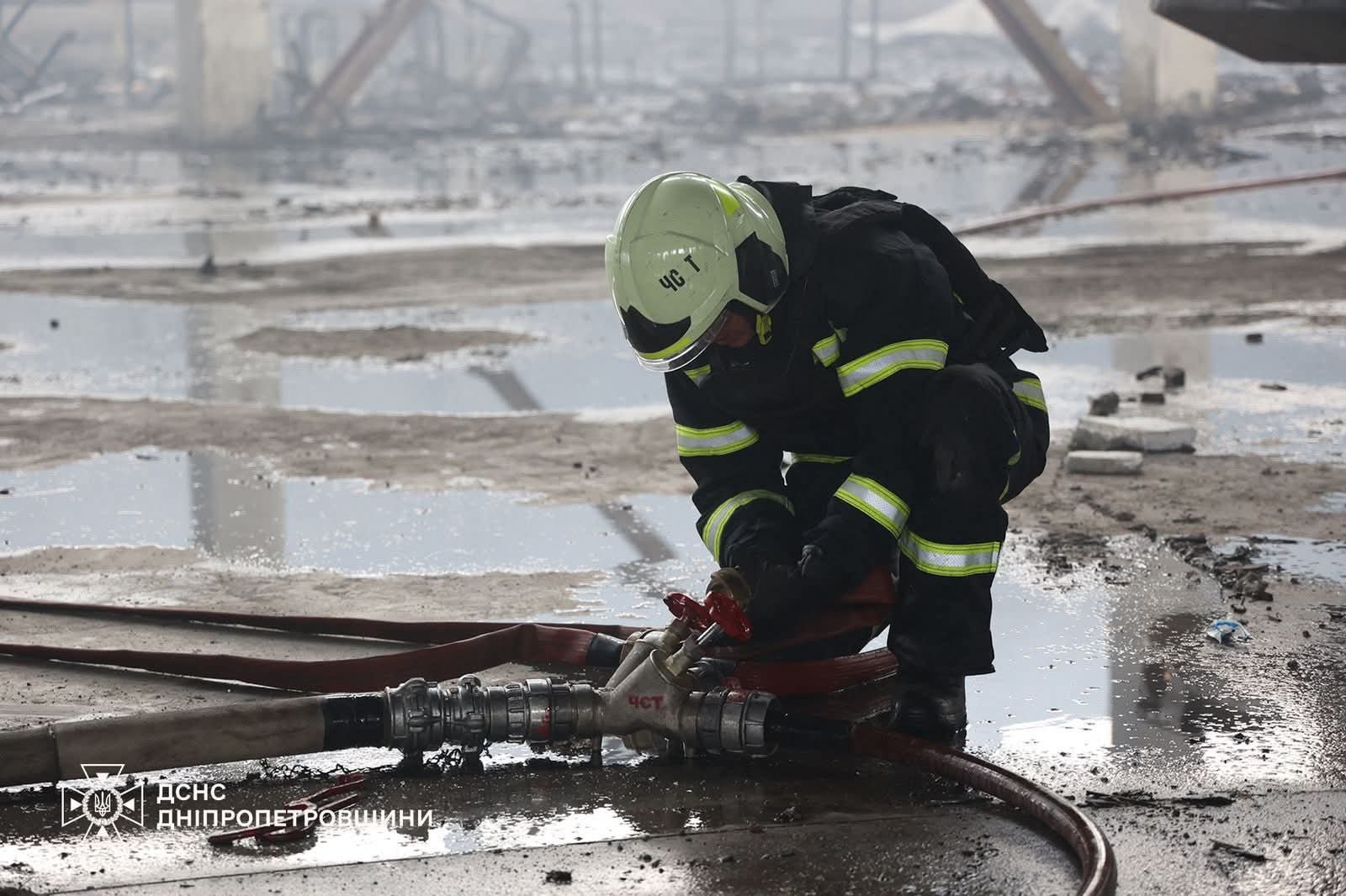 Масштабну пожежу в Дніпрі 