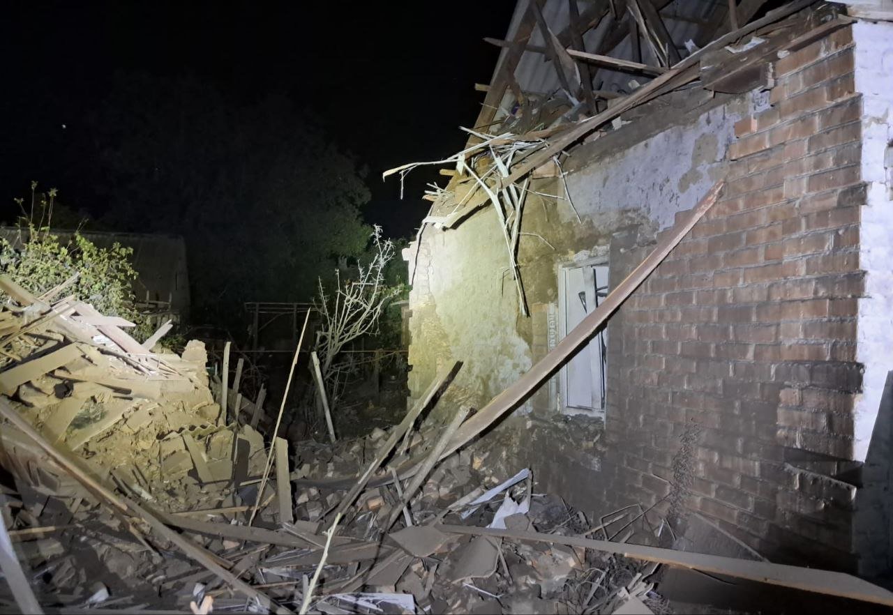 Ворог атакував чотири райони Дніпропетровщини: є постраждала, виникли пожежі