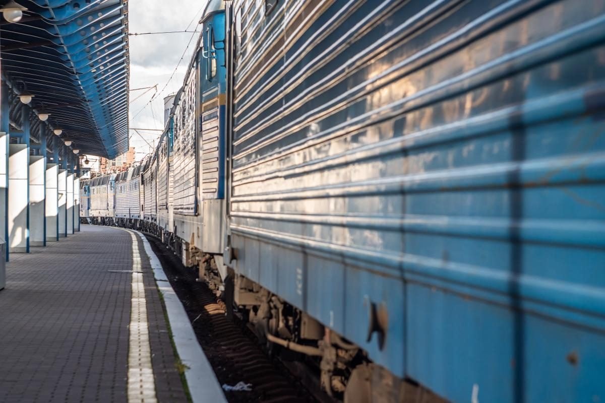 Через ворожу атаку на 5 годин затримуються потяги, які їдуть до Дніпропетровщини