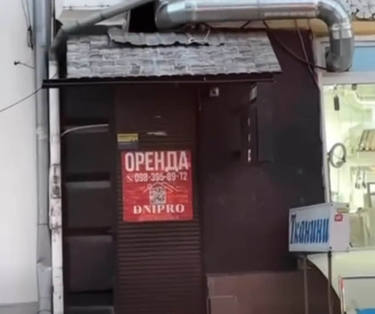 Оренда по-дніпровськи: у центрі Дніпра здають приміщення-щілину між будинками