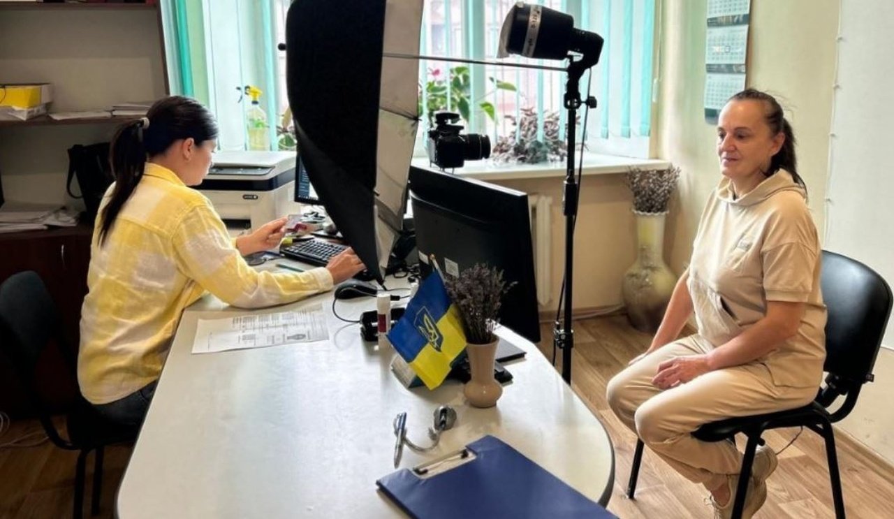 Жінка отримала паспорт після 30 років невизначеності