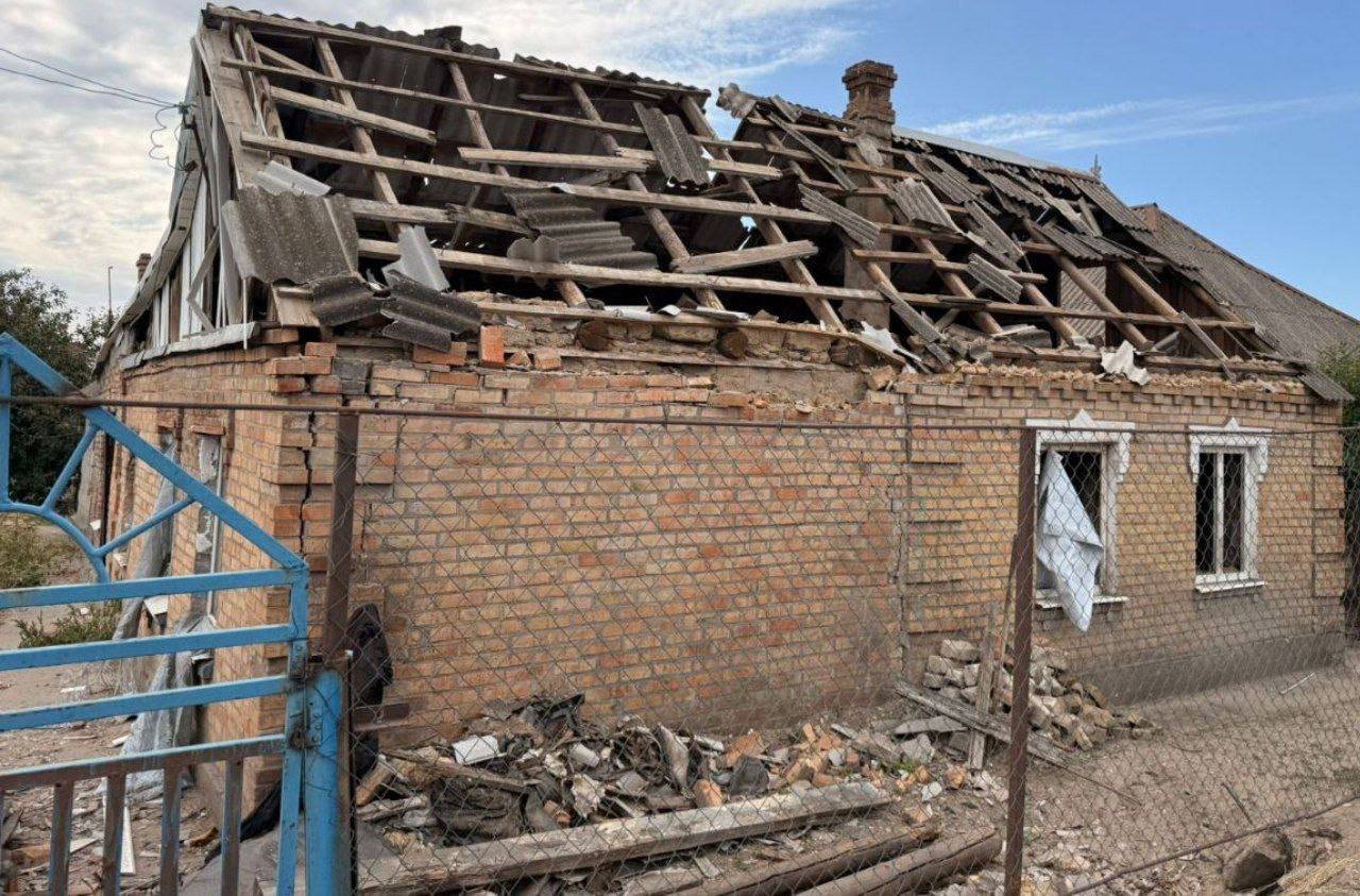 Зруйнований внаслідок атаки будинок на Нікопольщині