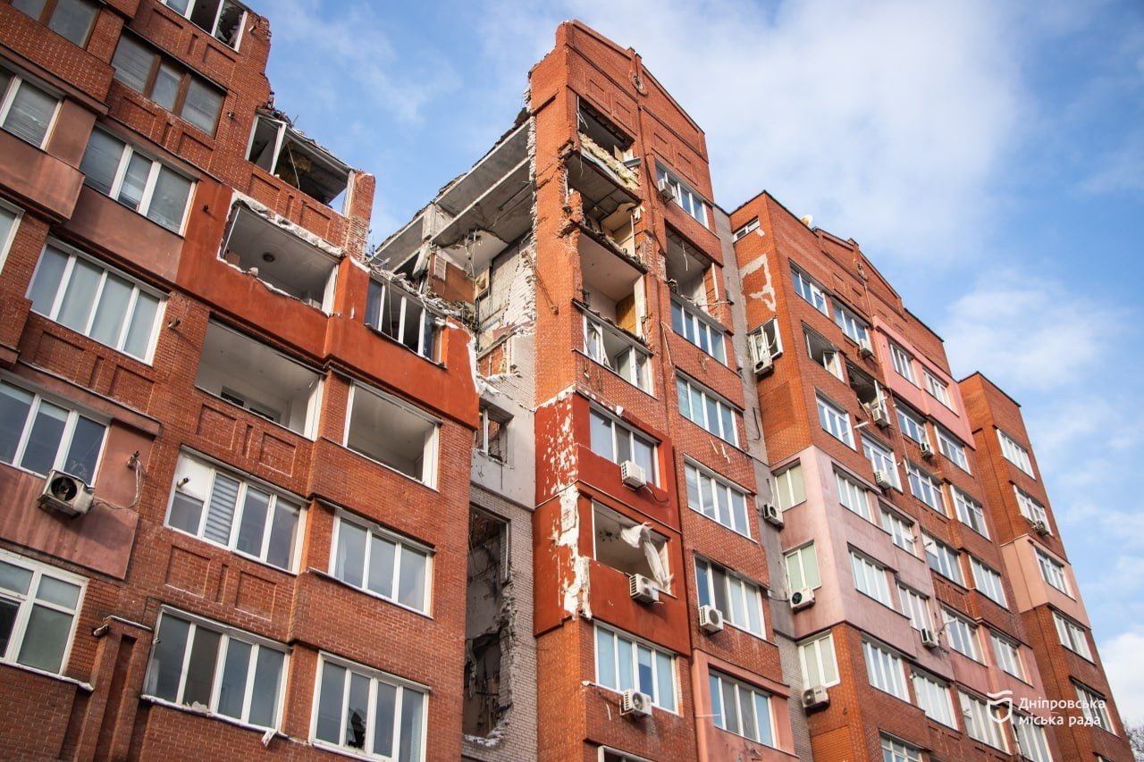 Дом на Исполкомовской, куда попала ракета в Днепре
