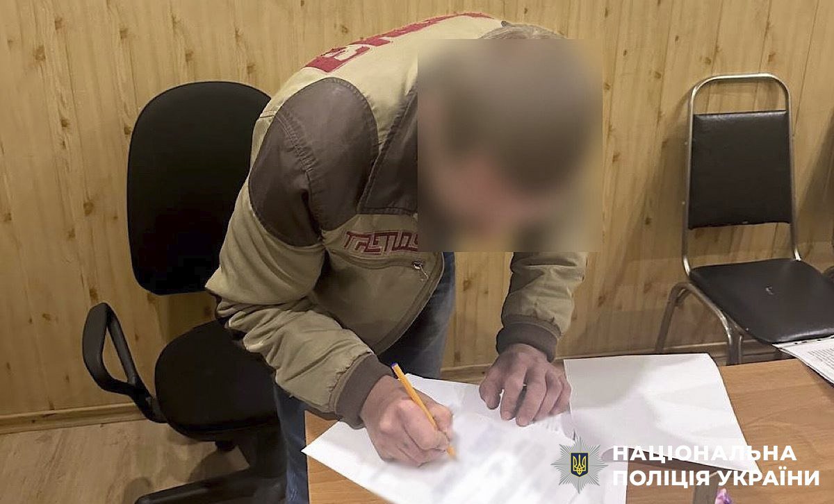 Будівельник у відділку поліції