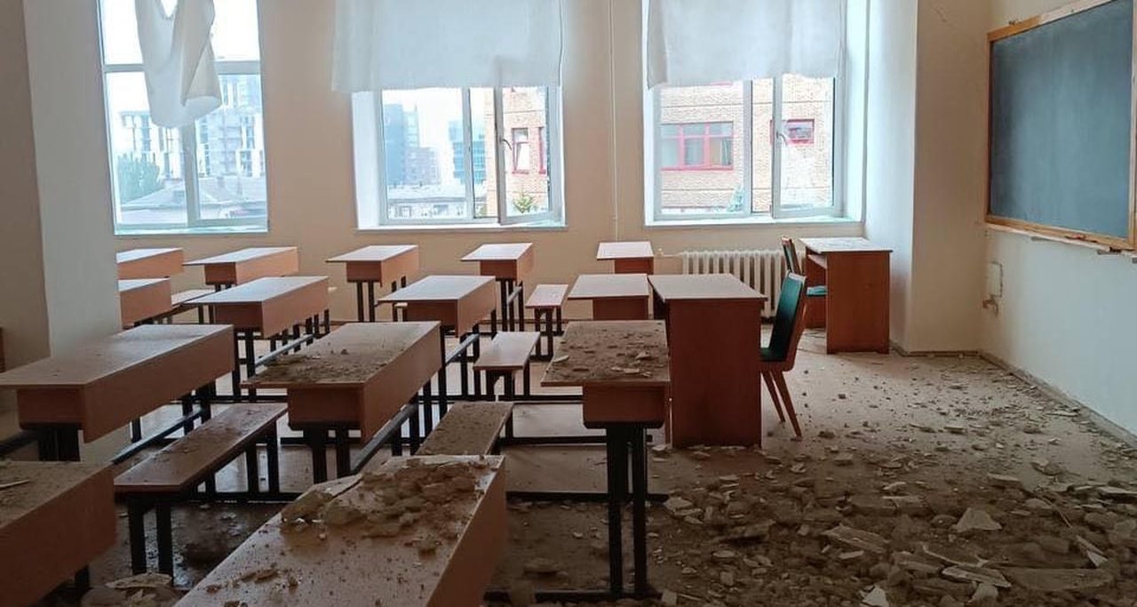 Аудиторія ДНУ після обстрілу.