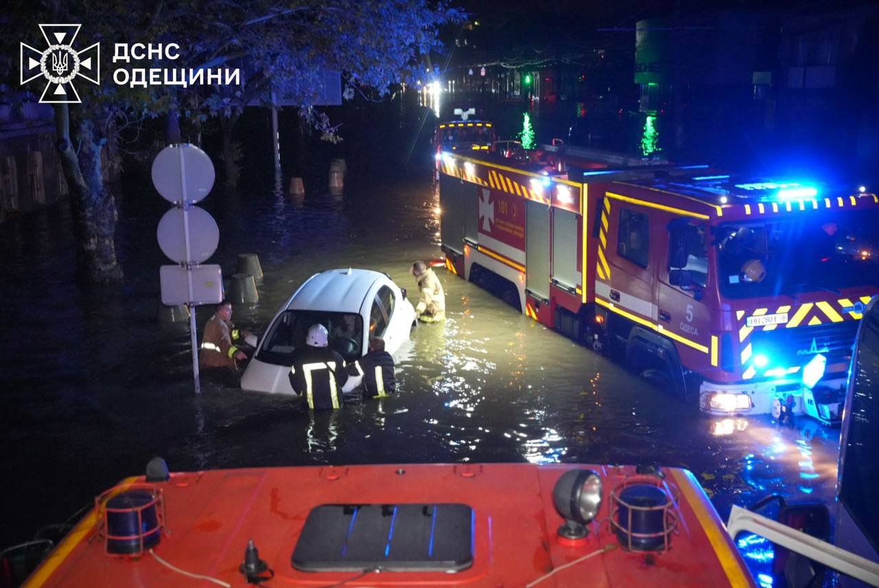 Внаслідок негоди в Одесі загинули 9 людей, серед яких дитина 