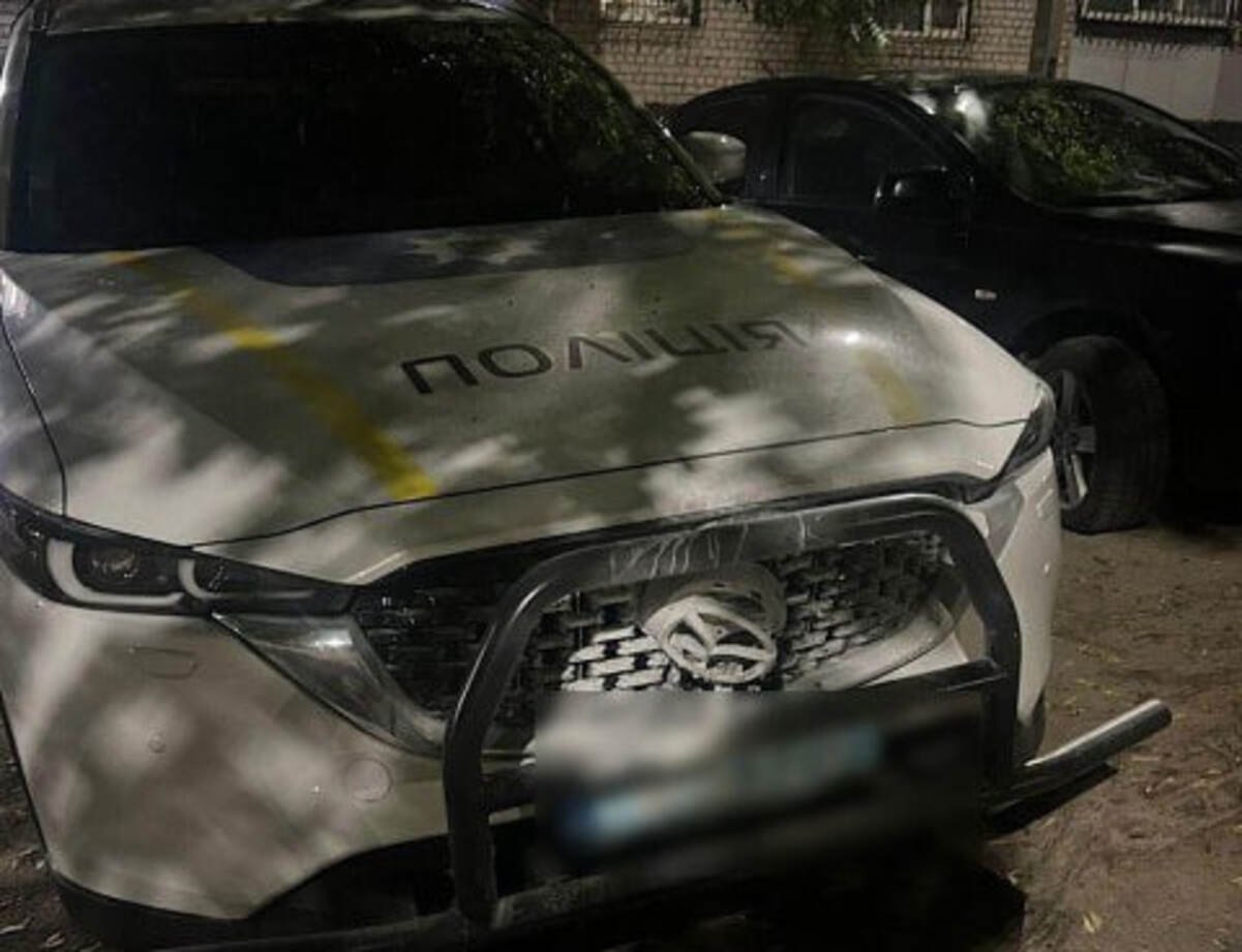 У Дніпрі невідомий підпалив авто поліцейських, які приїхали на виклик