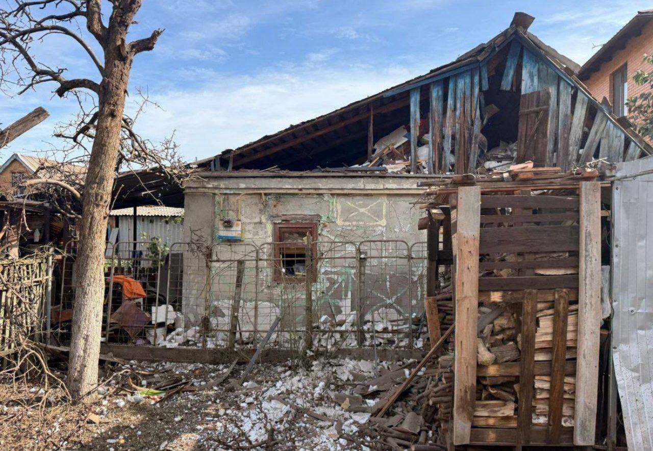 Будинок пошкоджений через атаки на Нікопольщині