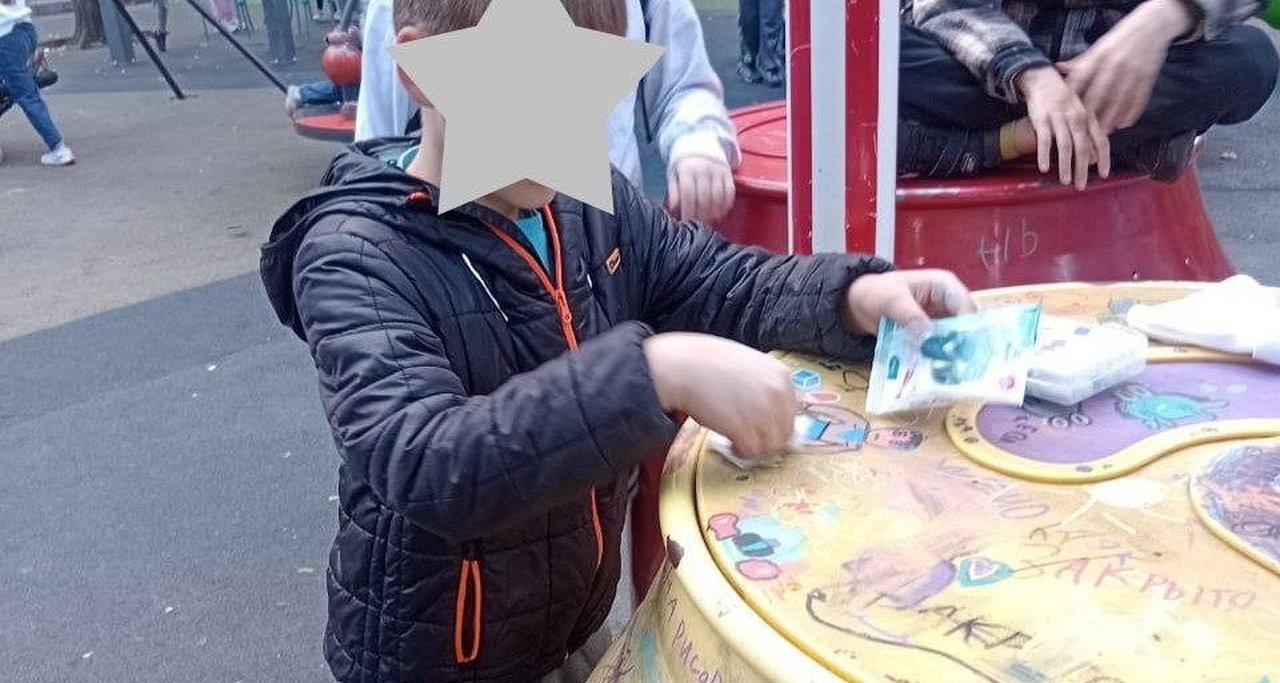 Парень отмывал свои картинки