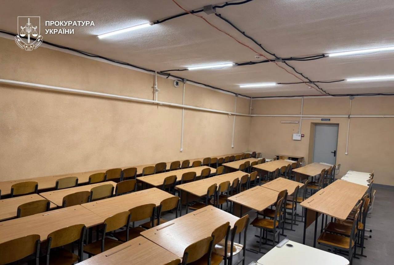 дне із укриттів у школі