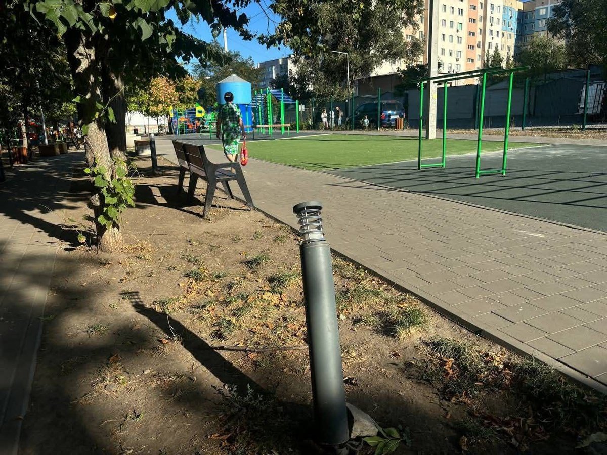 У Дніпрі на Парусі вандали зруйнували сквер «Сімейний»