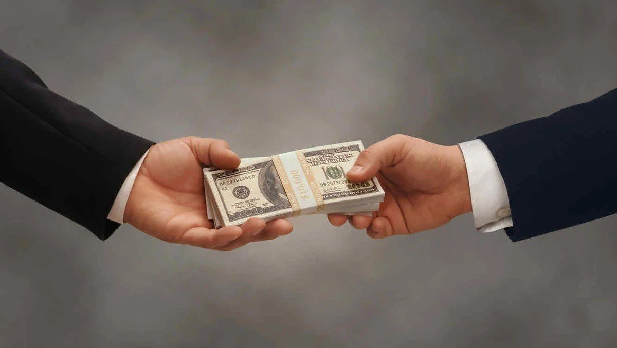 На Дніпропетровщині посадовця спіймали на хабарі $9 тисяч за дозвіл на рекламу