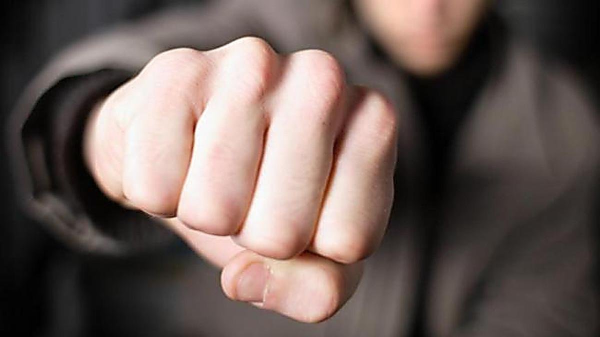 У Дніпрі після вуличної сварки 47-річний чоловік потрапив до лікарні з тяжкими травмами