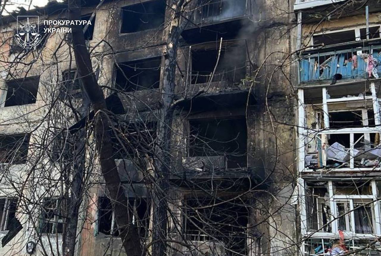 2 (2) Зруйновані будинки, палаючі авто й поранені люди - наслідки нічної атаки