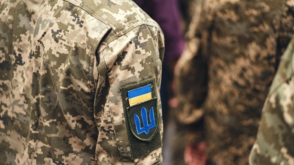 23423432 Конфликт с военными в Днепре: мужчина устроил драку с ТЦК и втянул прохожих