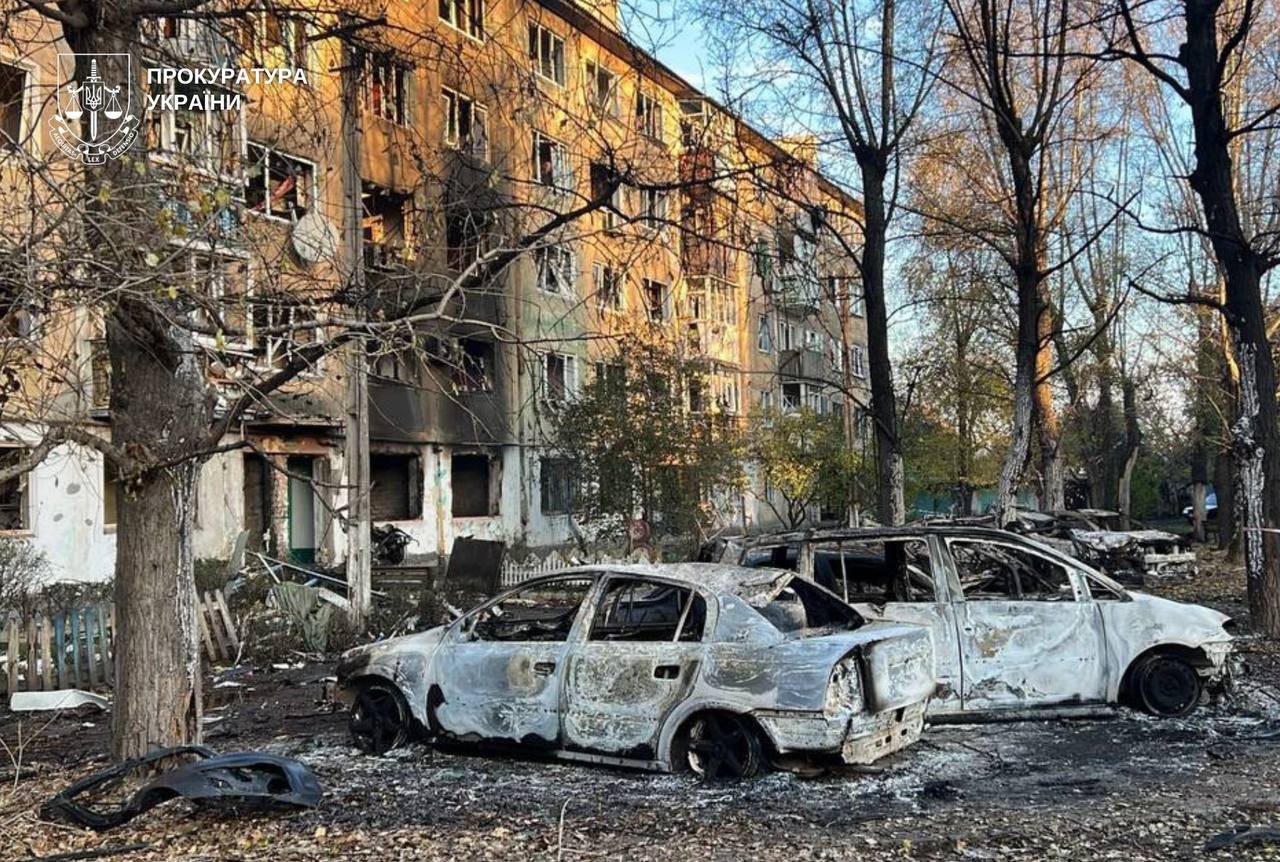 3 (1) В Просяной после обстрела не утихает пожар: поселок без воды и света