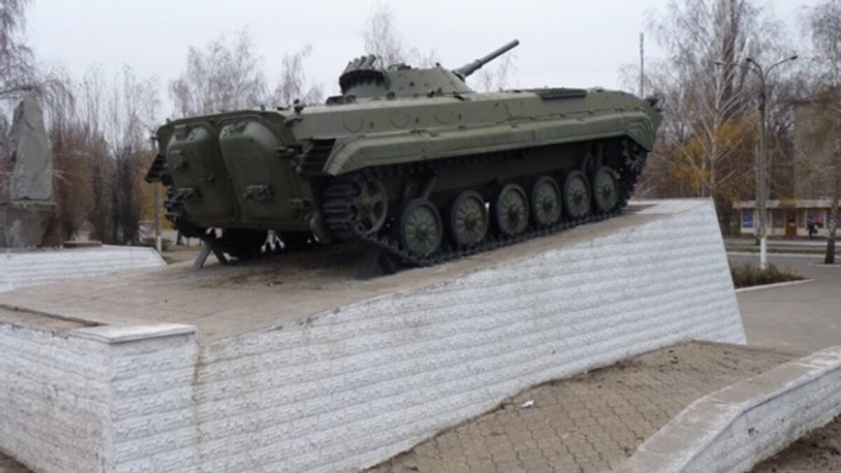 3b0fe78fb37ce07c БМП з меморіалу в Шахтарському демонтують і передадуть на фронт