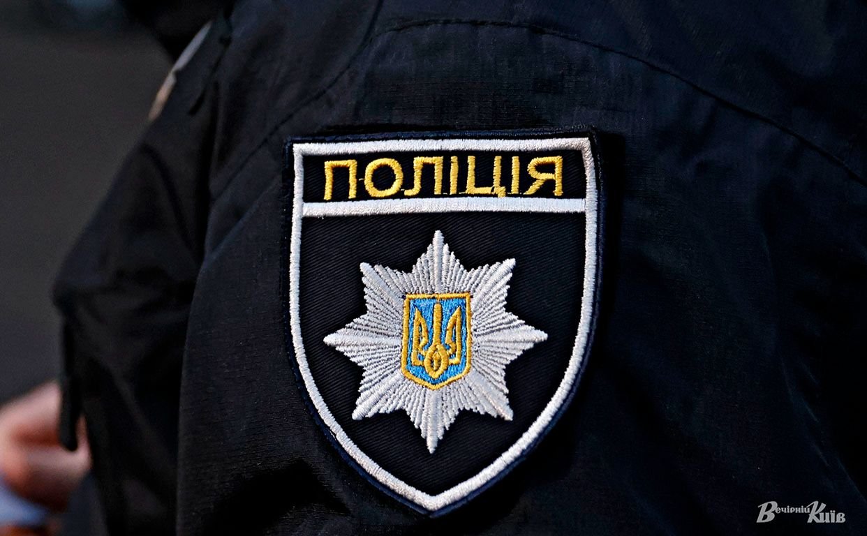 У Кривому Розі дівчина влаштувала стрім у формі поліцейського