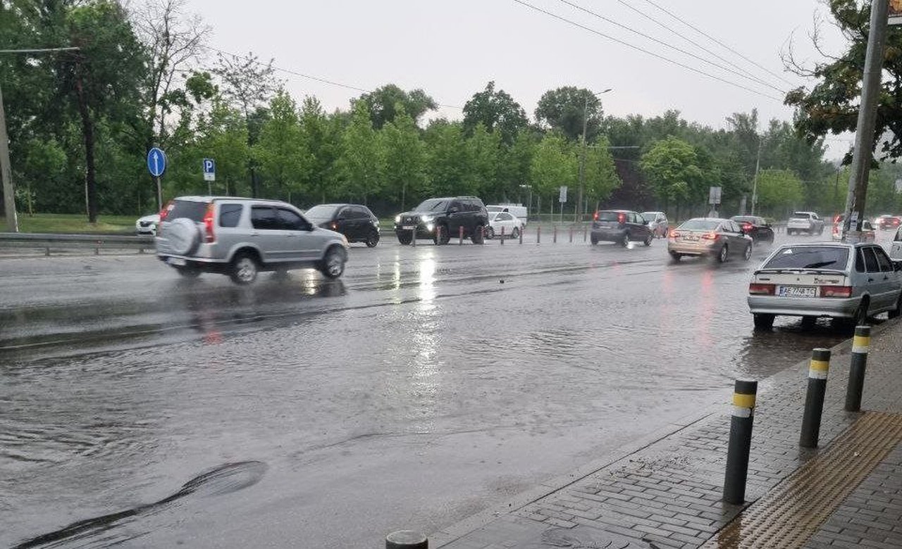 Дождевые лужи в Днепре.