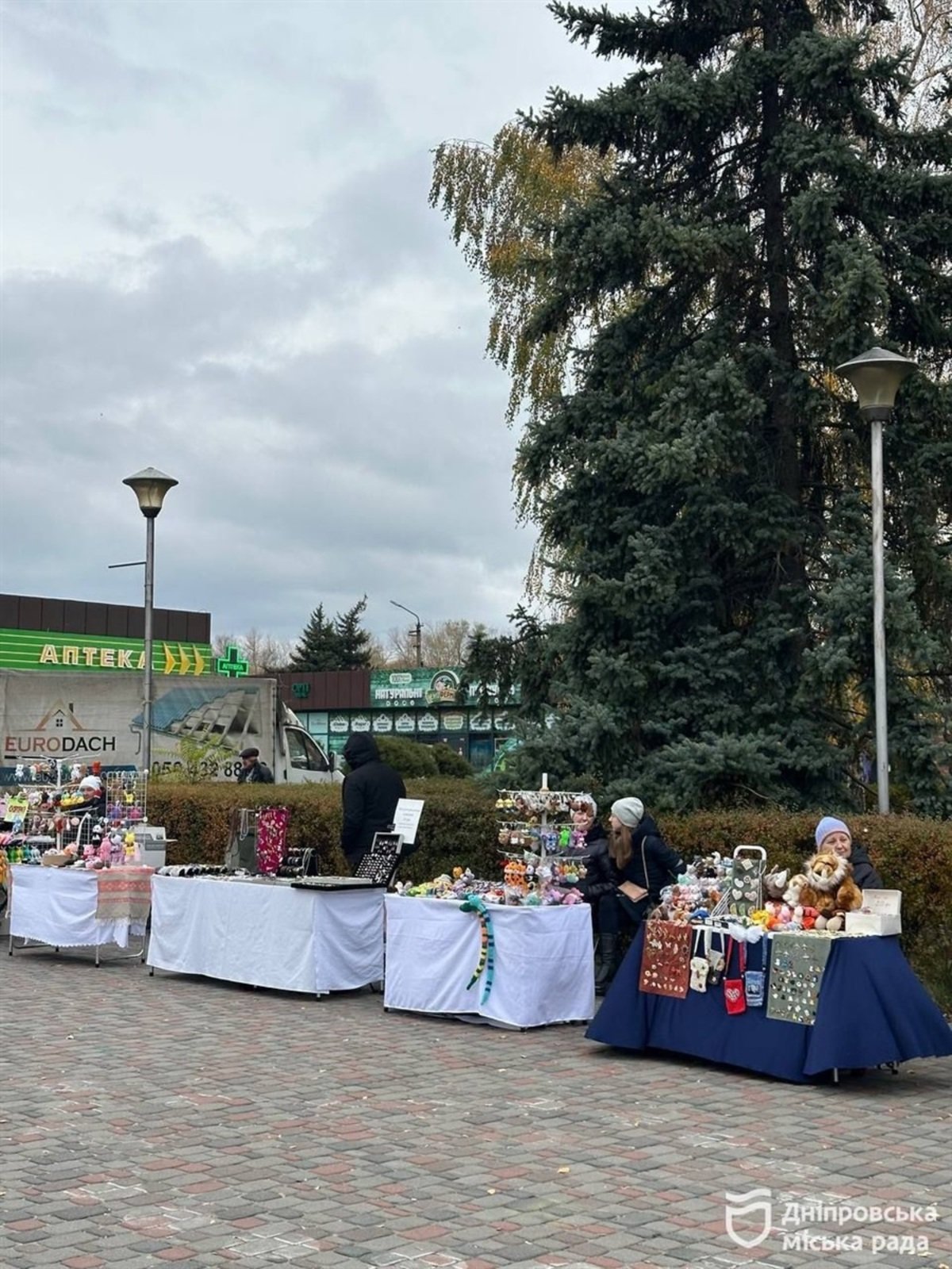 Ярмарки выходного дня в Днепре собрали любителей вкусностей и крафтовых сувениров