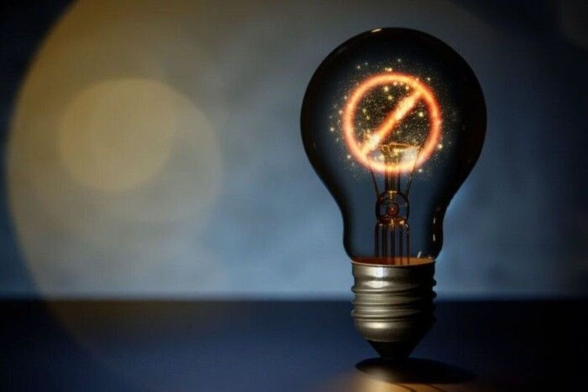 У Дніпрі 3 листопада діятимуть погодинні відключення світла: графіки ДТЕК та ЦЕК