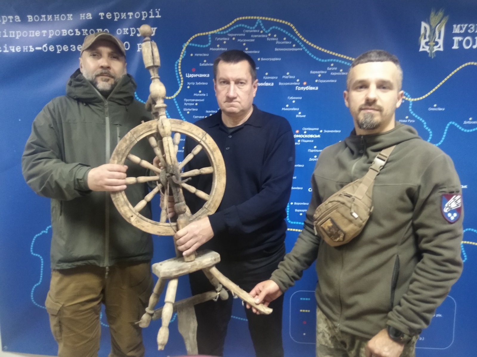 До музею Дніпра передали старовинну прялку, знайдену поблизу фронту 