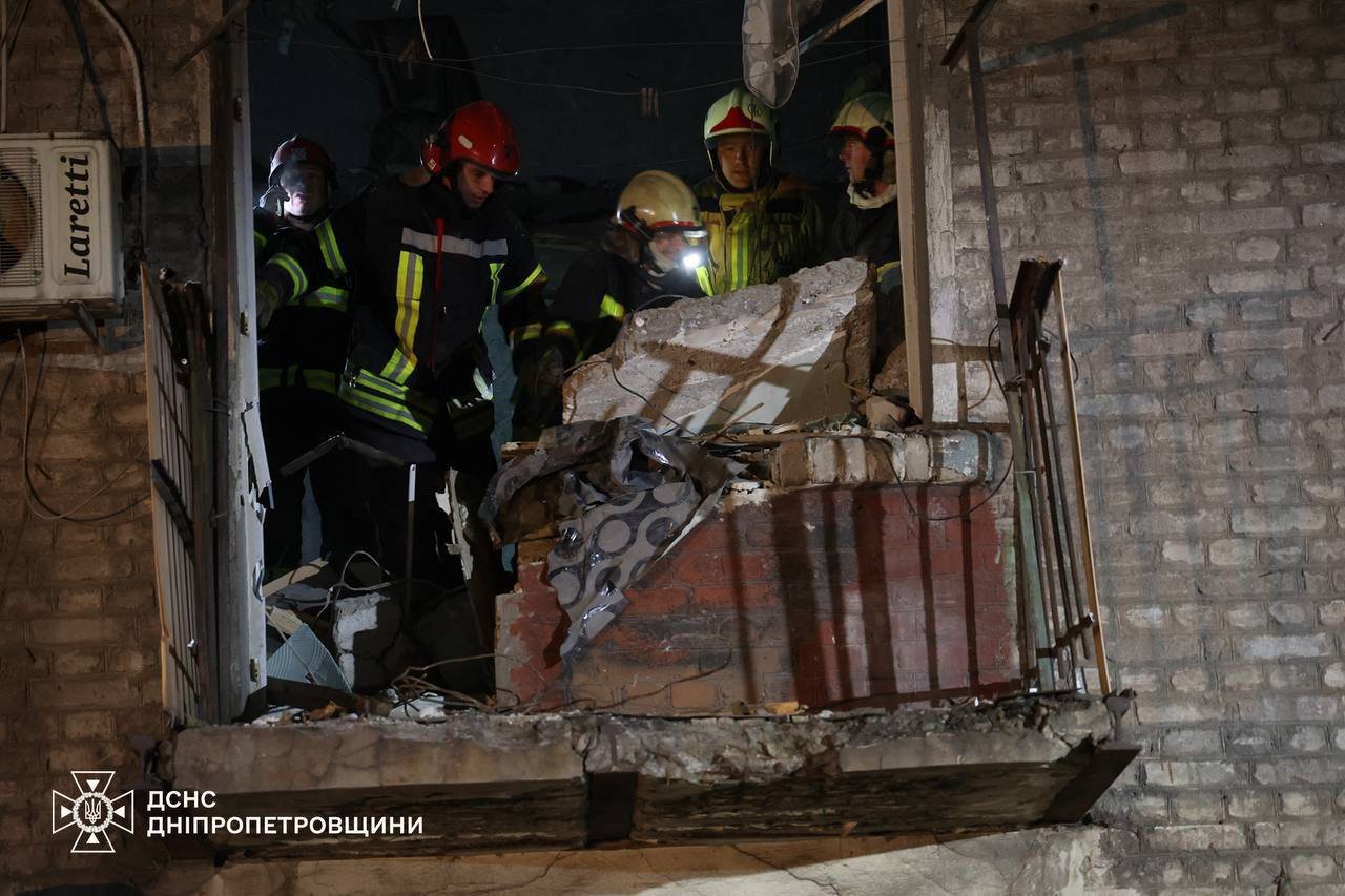 У Кам’янському з-під завалів дістали 5 людей: подробиці масованої атаки від ДСНС