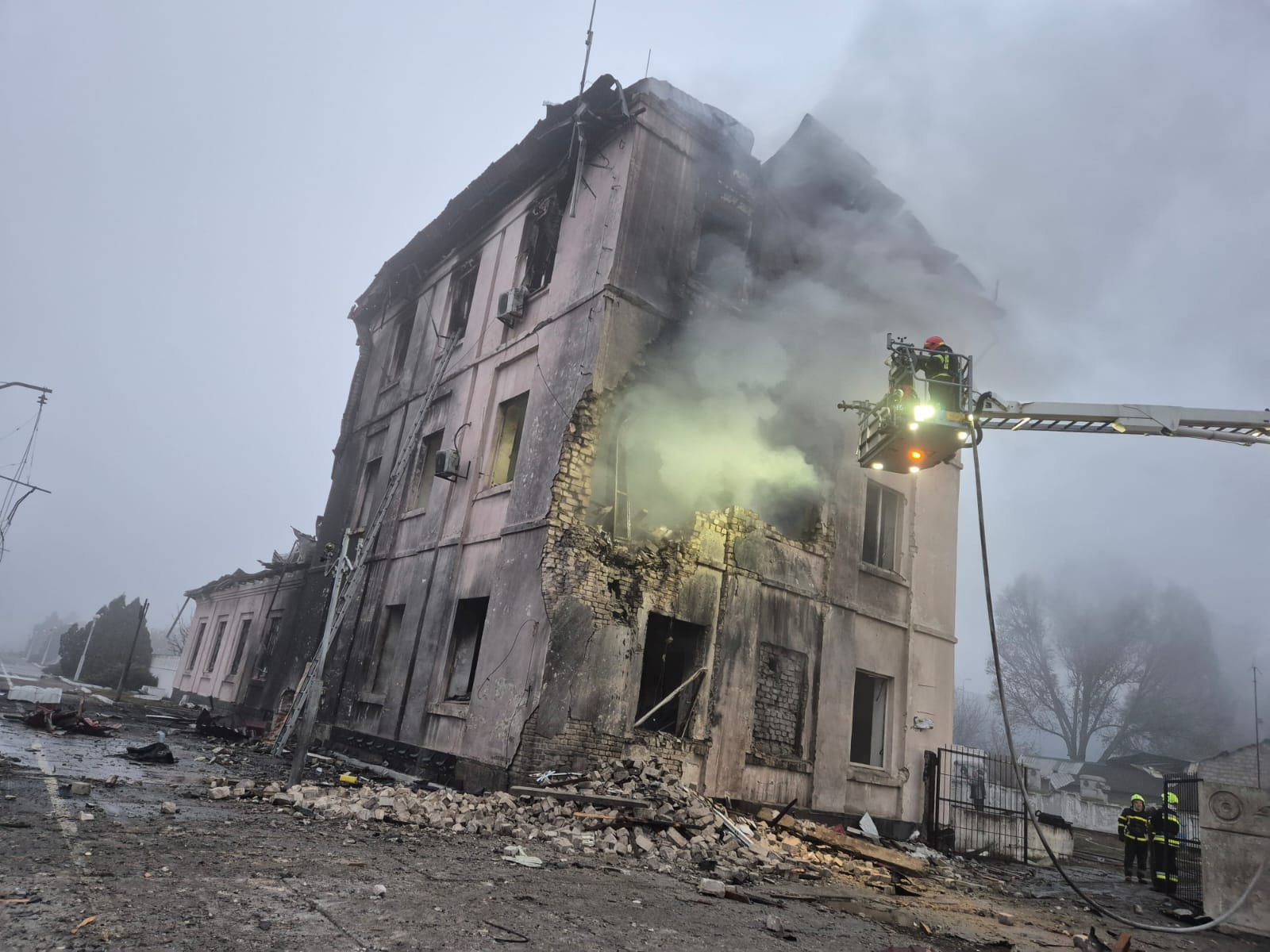 В Укрзализныце показали последствия удара по станции Запорожье-Каменское на Днепропетровщине
