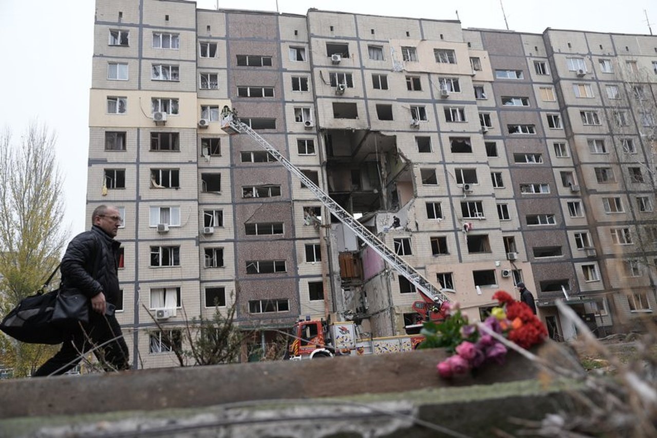 Будинок, куди влучив дрон у Дніпрі.