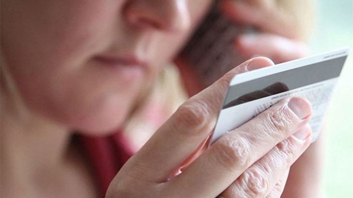 Переказала 240 тисяч за "порятунок" від колабораціонізму: на Дніпропетровщині шахраї ошукали жінку