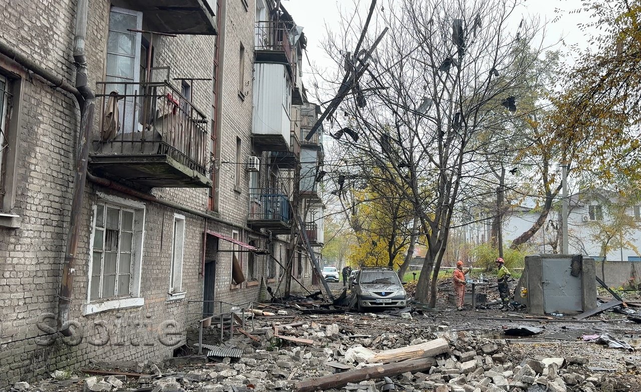 Будинок в Кам'янському, який пошкоджено після атаки