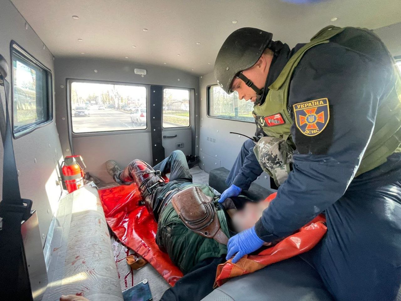 FPV-дрон попал по Никополю: разрушена АЗС и пятеро раненых