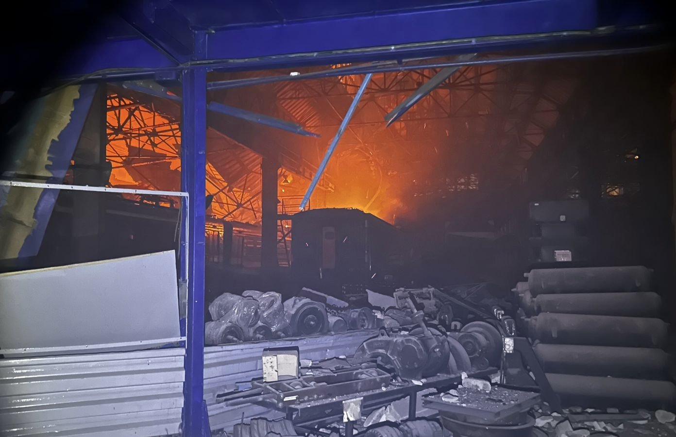 Атака на железную дорогу в Днепре: повреждены депо, ремонтный цех и вокзал