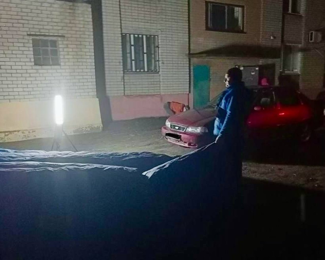 Комунальники на місці атаки в Дніпрі