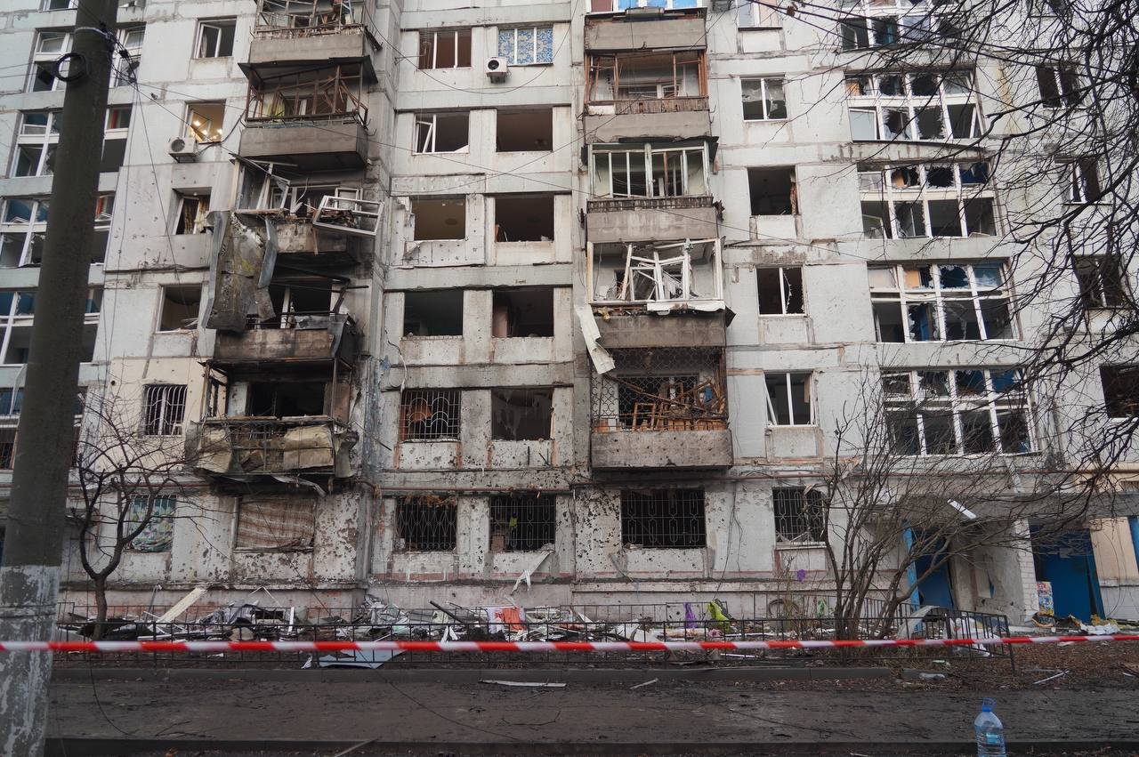 Массированная атака дронов по Днепру: горел многоэтажный дом, много пострадавших