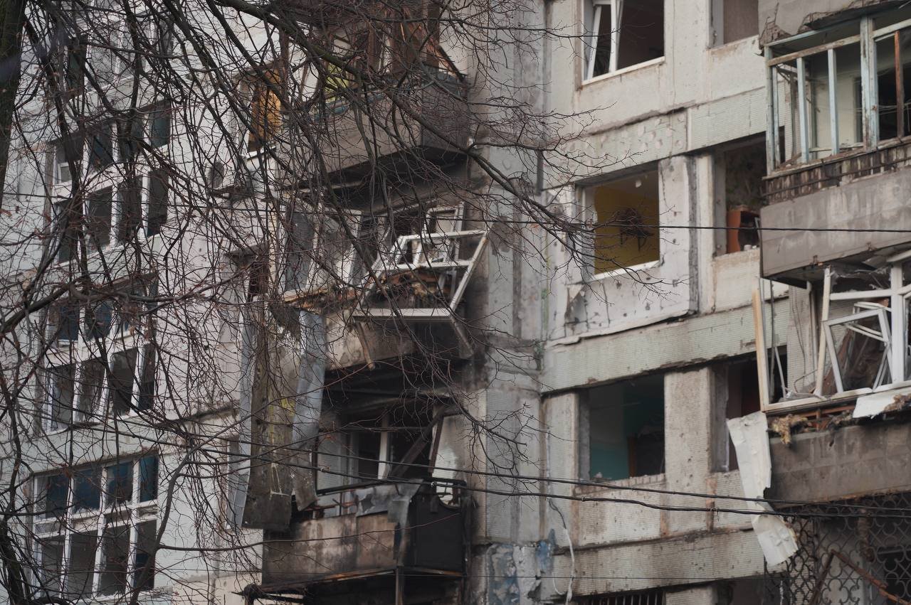 «Гушили водой, заготовленной на отключение»: истории жителей пострадавшего дома в Днепре