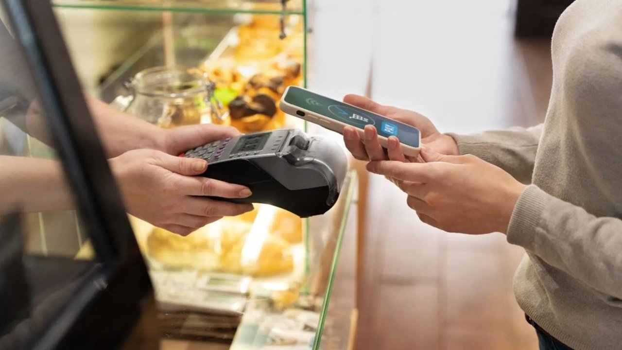 Оплата карткою в магазині