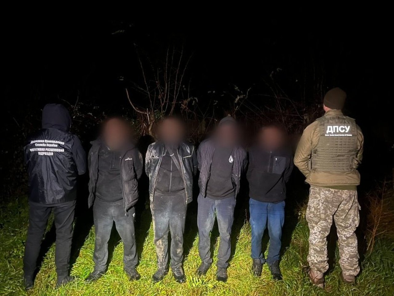 Затримані чоловіки