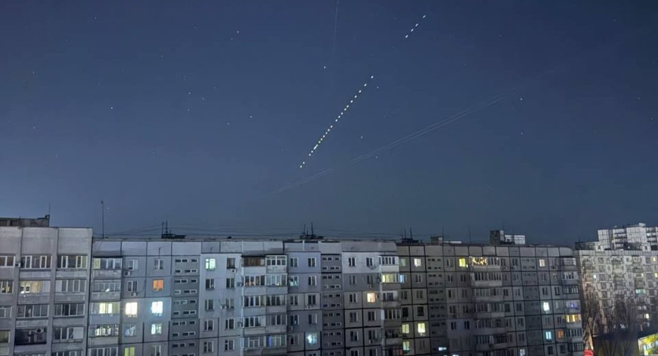 Спутники в небе над Днепром