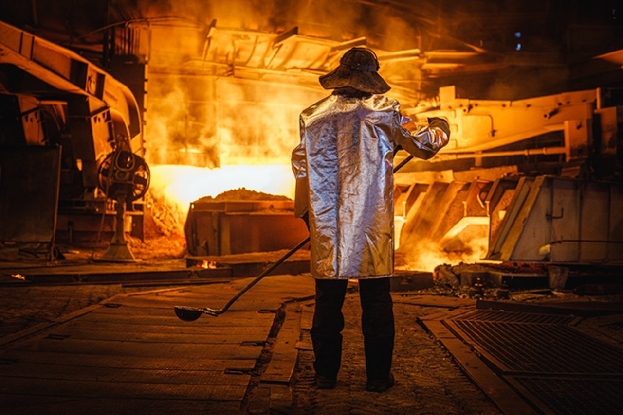 Працівник на металургійному заводі