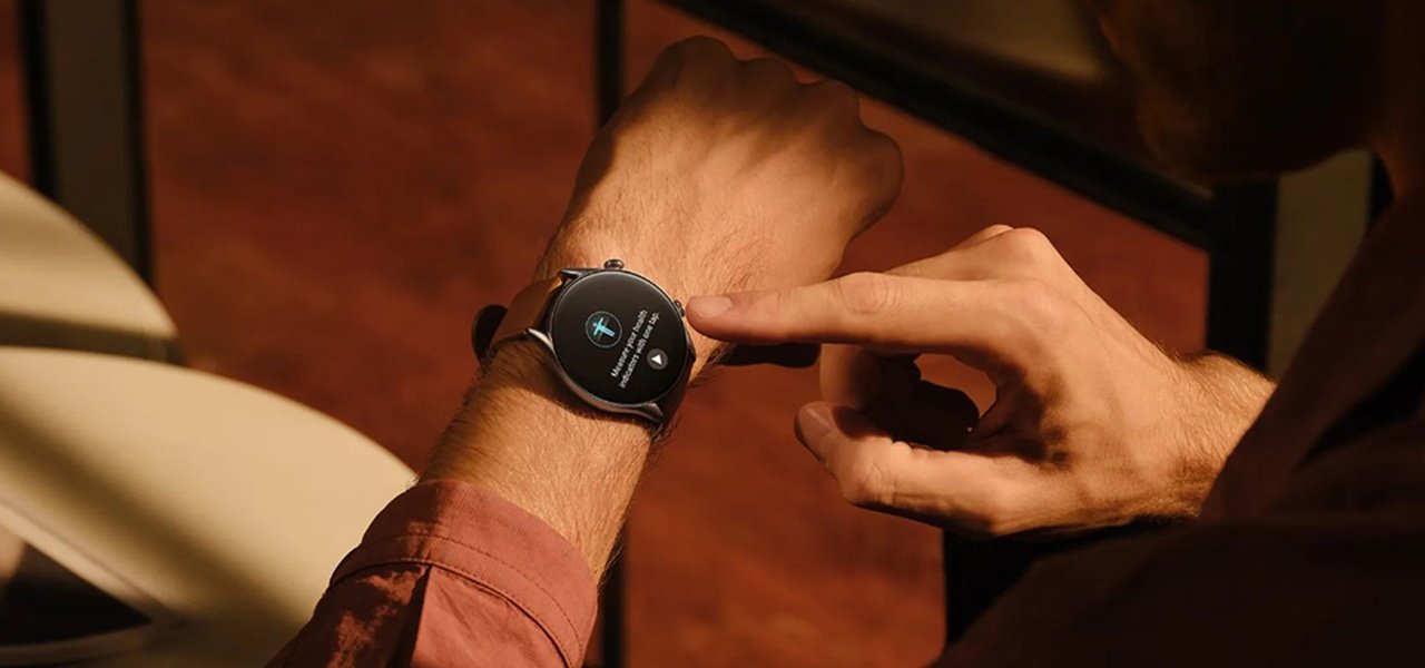 Смартгодинник на руці