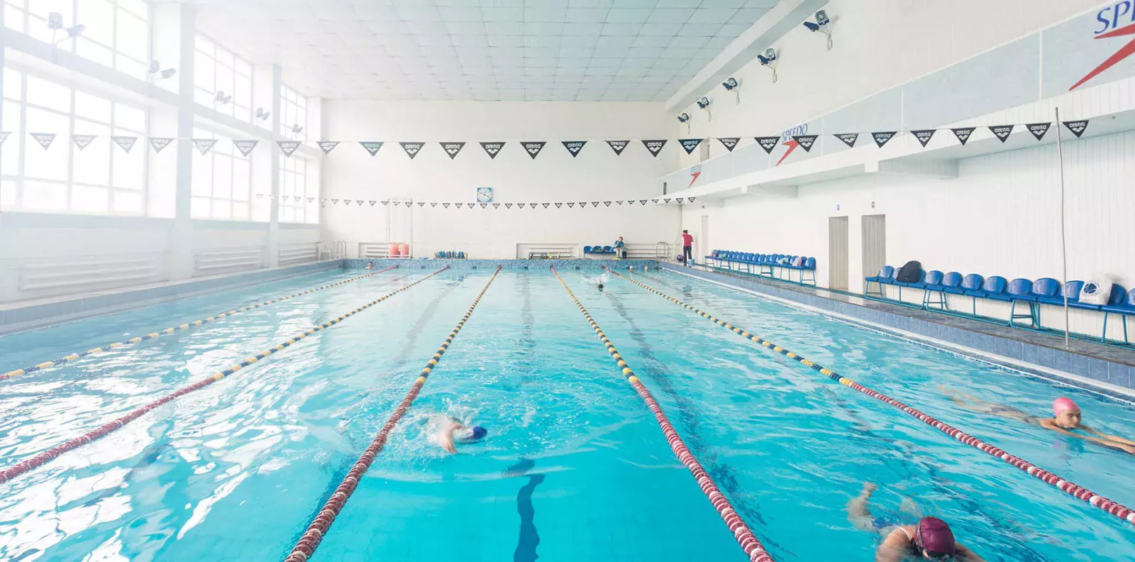 Дитина з переломом шийних хребців і діагнозом «утоплення»: що сталося у басейні Кривого Рогу