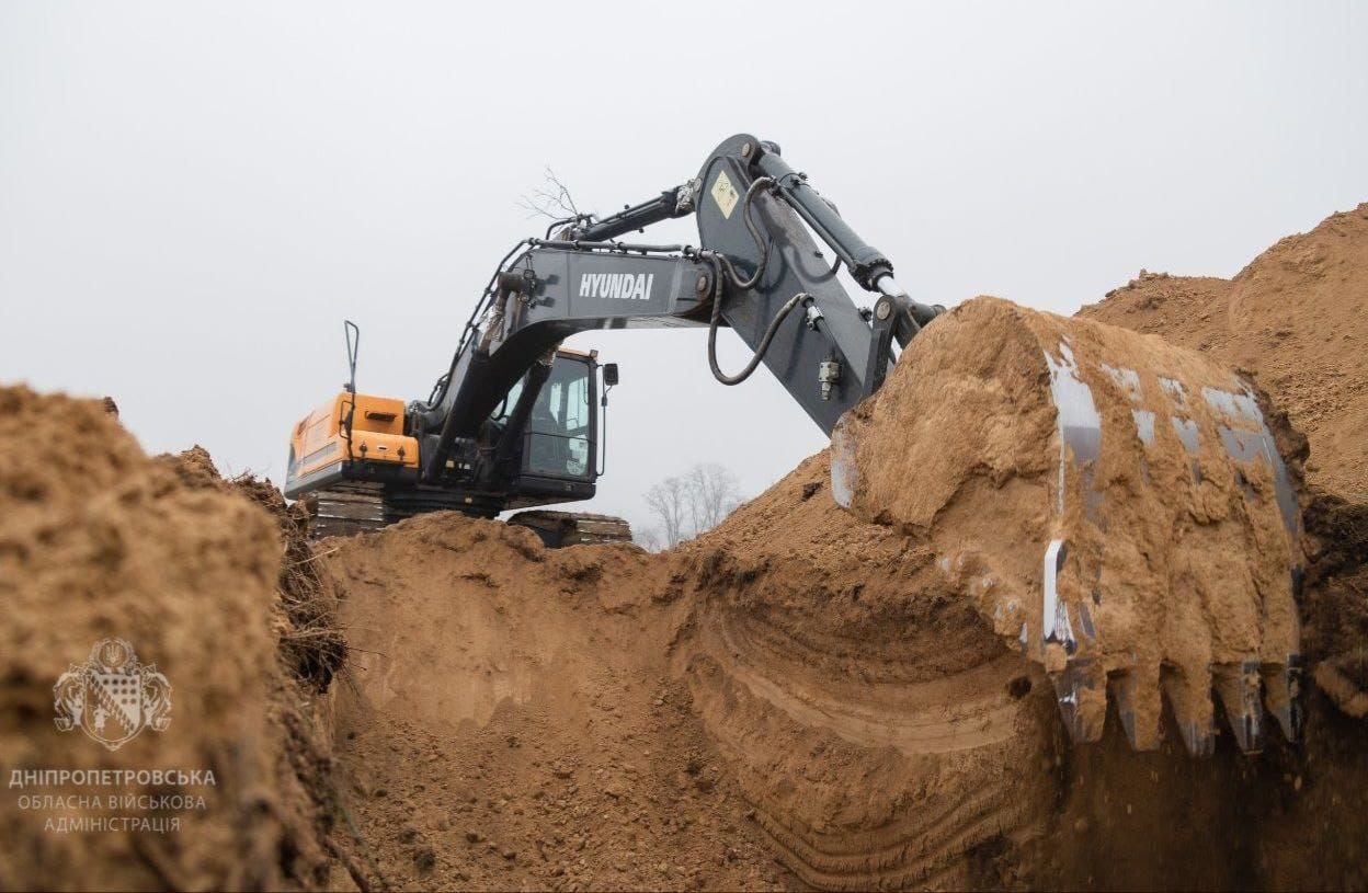 На Дніпропетровщині перевірили хід будівництва фортифікацій: темпи посилюють